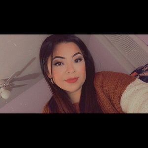 Meet your Posher, Faviola